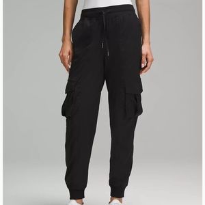 Dance Studio Relaxed-Fit Mid-Rise Cargo Jogger